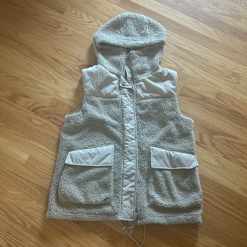 Varley Gray Sleeveless Hooded Vest